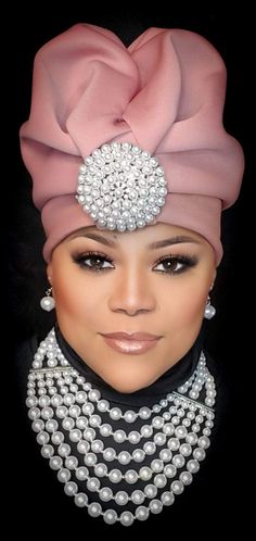 beautiful turban accented with large brooch Stylish Womens Hats, Church Lady Hats, Church Suits And Hats, Classy Hats, Dressy Hats, Elegant Hats, Fancy Hats, Turban Hat, Church Hats