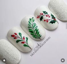 Holly Nails, Xmas Nail Designs, Nail Art Noel, Subtle Nail Art, Water Color Nails, Christmas Manicure, Wow Nails, Holiday Nail Designs