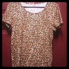 Brand New Never Worn Leopard Print Scoop Neck Tee Shirt Jones Ny Sport Casual Leopard Print Stretch Tops, Casual Short Sleeve Leopard Print Top, Scoop Neck Tee, Tee Shirt Print, Print Tee, Sports Top, Jones New York, Printed Tees, Tee Shirt