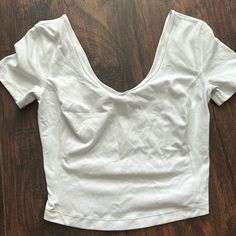 White Align Tee, Never Worn White Scoop Neck Athleisure Top, White Scoop Neck Top For Gym, White Scoop Neck Top Athleisure Style, White Scoop Neck Top For Athleisure, Basic Scoop Neck Tops For Yoga, Casual White Yoga Tops, White Basic Yoga Tops, Basic White Yoga Tops, White Fitted T-shirt For Yoga