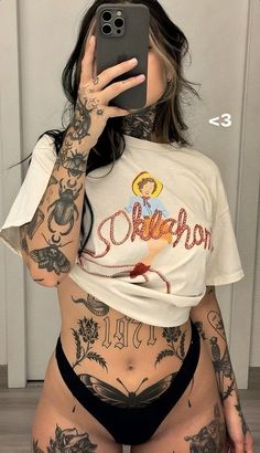 Thigh Piece Tattoos, Tattooed Woman, Weird Tattoos, Model Aesthetic, Female Tattoo, Outfits Winter, Inked Girls, Mode Inspiration, Girl Tattoos