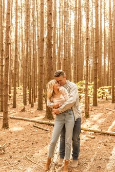 engagement photos, engagement photo inspiration, engagement photo in the woods Engagement Pictures Jeans Outfit, Fancy Engagement Photos Outfits, Trendy Engagement Outfits, Engagement Photos Outfits Casual Fall, Laid Back Engagement Photos, Unique Couple Pics, Engagement Photos Outfits September, Outdoor Engagement Photo Poses Fall, Engagement Photos Jeans Casual