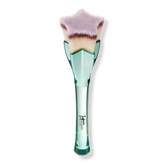 Limited Edition Star Foundation Brush - IT Brushes For ULTA | Ulta Beauty Make Up Must Haves Products, Pretty Makeup Products, Makeup Brushes Aesthetic, Ulta Foundation, Good Makeup Brushes, Trendy Makeup Products, It Cosmetics Cc Cream, Sparkly Makeup, Foundation With Spf