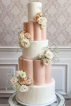 Henna Cake Designs, Cake Samples, Bride Wedding Cake, Metallic Wedding Cakes, Fancy Wedding Cakes, Rose Gold Wedding Cakes, Cake Structure, Birthday Cake Decorating Ideas, Big Wedding Cakes