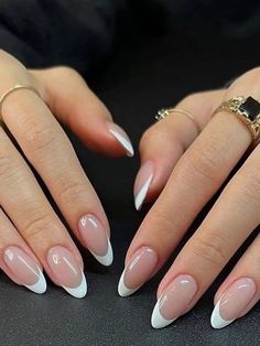 Almond Nails French, Fake Nails White, Nagel Tips, Design Geometric, French Tip Nails, Nail Arts, Nail Kit, Nude Nails