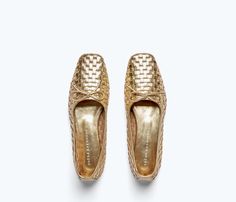 The woven ballet flat. Handwoven in gold calf, the JADA is equal parts effortless and timeless with its elongated square and low-profile construction. Both dressy and functional, we love this style with jeans and a blazer or baggy trousers. Luxury Gold Flats For Spring, Gold Slides With Textured Footbed, Textured Sole Square Toe Flats, Gold Slide Footbed Sandals With Buckle Closure, Gold Open Toe Slides With Buckle Closure, Style With Jeans, Luxury Slip-on Ballet Flats With Textured Sole, Freda Salvador, Baggy Trousers