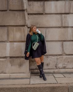 Green and Black outfit inspo Black And Green Dress Outfit, Dark Green And Black Outfit, Slytherin Girl Outfit, Green And Black Outfits, Black And Green Outfit, Green Bag Outfit, Slytherin Jewelry, Petite Wardrobe, New York Winter Outfit