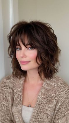 Mid Length Curly Hairstyles, Messy Bob Hairstyles, Choppy Bob Haircuts, Shaggy Bob, Tips Hair, Womens Hair, Choppy Bob, Choppy Bob Hairstyles, Stylish Haircuts