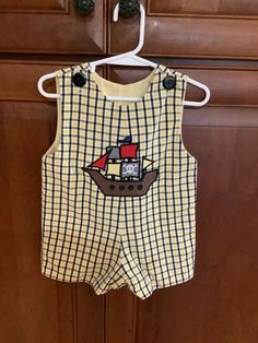 EUC Boys Appliqué Pirate Shortall Romper by Le Za Me Size 12 months. Romper is in excellent conditions and reversible! Pirate theme, one side has a pirate ship, while the reverse is a pirate hat. Please see photos as they are part of the description. Snaps at stride make for easy diaper changes. Measurements from shoulder to stride is 16 inches. Worn once or twice at most. No wash wear noted. It has been washed in cold water and hung to dry. Never put in the dryer. Smoke free and pet free home. Sleeveless Cotton Overalls For Playtime, Vintage Cotton Overalls For Playtime, Pirate Baby, Pirate Hat, Pirate Hats, Baby Boy Birthday, Pirate Theme, Pirate Ship, Boy Birthday