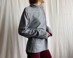 This vintage marl gray long sleeve turtleneck tee is a '90s basic that blends style and comfort.  Made from a soft cotton-viscose blend, this mid/lightweight jersey top is perfect for layering or wearing solo. Its relaxed fit makes it gender neutral, offering a versatile wardrobe staple that suits any casual look. Fits like a size XL or oversized. Shown on a model who is 5'6" (170 cm) and typically wears XS/S. ✏️ TAGS FORCE Size XL 70% cotton 30% viscose ✂️ CONDITION  Good vintage condition, WAS Oversized Gray Turtleneck Top, Gray Relaxed Fit Turtleneck Top, Basic Gray Long Sleeve T-shirt, Solid Stretch Turtleneck T-shirt, Gray Long Sleeve Breathable T-shirt, Turtleneck T Shirt, Gray Long Sleeve, Versatile Wardrobe, Long Sleeve Turtleneck