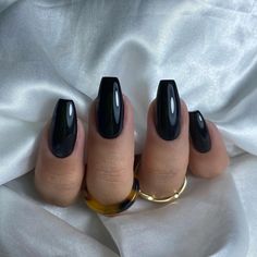 Hoping to try out the black coffin nails trend? Check out these 35 ideas for black coffin nails before you head to the salon for your next nail appointment. Click the article link for more photos and inspiration like this // Photo Credit: Instagram @omricosmetics // #blackcoffinnails #blackcoffinnailsdesigns #blacknails #blacknailscoffin #coffinblackandgoldnails #coffinblackfrenchtipnails #coffinblacknails #edgyblackfrenchtipcoffinnails Coffen Nails, Nail Appointment, Black Coffin Nails, Nails Trend, Black Acrylic Nails, Spring Nail Designs, Short Coffin Nails, Grunge Nails, Classy Acrylic Nails