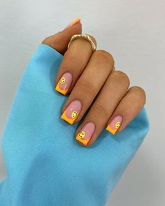 50+ Y2K Nails For a Trendy Mani; orange nails! This includes Y2k nails acrylic, y2k nails acrylic long, y2k nails short, y2k nails acrylic short, y2k nails black, y2k nails pink, y2k nails simple, y2k nails almond & more! This also includes y2k nail designs, y2k nail art, y2k nail ideas, y2k nails simple, y2k nails white, y2k nails acrylic black, trendy nails, cute nails, smiley face nails, bright nails, summer nails & more! #y2knails #y2knailideas #y2knailssimple #y2knailsacrylic Smiley Face Nails, Pretty Short Nails, Face Nails, Fall Nail Trends, Edgy Nails, Short Square Nails, Creative Nail Designs, Nails Polish