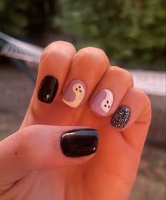 Halloween Nails With Purple, Dip Halloween Nail Ideas, Halloween Gel Nails Ideas Short Simple, Short Ghost Nail Designs, Halloween Kid Nails, Kids Nails Halloween, Simple But Cute Halloween Nails, Halloween Nail Designs For Kids, Halloween Nails For Girls Kids