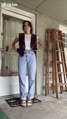 Teacher Outfits Jeans Summer, Soft Life Aesthetic Outfit, 20degrees Outfit, Gender Neutral Skirt Outfits, Alternative Vintage Fashion, Women Preachers Outfits, Dressy Travel Outfits, 30 Plus Fashion For Women, Summer Outfits Lesbian Casual