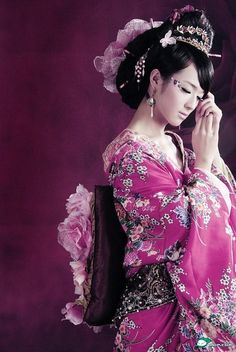 kimono Geisha Tattoos, Moda China, 일본 패션, Asian Inspiration, Cool Winter, Japanese Geisha, Avignon, Kimono Cardigan, Everything Pink