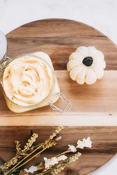 Treat your skin this fall with this homemade pumpkin spice body butter. It contains enzymes, AHA’s, and antioxidants that help to brighten, smooth, and soften the skin. This diy whipped body butter is amazing! You'll love this homemade whipped non greasy body butter. Non Greasy Body Butter, Pumpkin Spice Body Scrub, Diy Whipped Body Butter, Pumpkin Spice Body Butter, Diy Body Spray, Small Jars With Lids, Diy Pumpkin Spice, Nutmeg Essential Oil, Homemade Body Butter