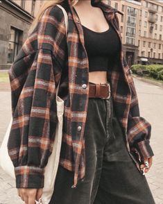 Grunge X Dark Academia, Outfit Ideas Shirt, Luxury Photography, Flannel Outfits, Fashionista Style, Classy Fashion, Outfit Trends