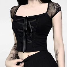 Gothic Crop Tops, Top In Pizzo, Gothic Streetwear, Gothic Mode, Estilo Harajuku, Gothic Tops, Bodycon Tops, Black T Shirts, Cropped Tops