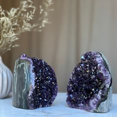 This AAA grade amethyst crystals set has the highest quality of the semi precious stones. YOU WILL RECEIVE THE AMETHYSTS OF THE PICTURE! WORLDWIDE FREE SHIPPING ✧ MEASUREMENTS: Weight total 4.8 lb (2215 gr) Purple Amethyst Geodes With Natural Stones, Raw Amethyst Stone Purple Crystals, Raw Purple Amethyst Crystals, Geode Cave, Amethyst Crystals, Birthday Centerpieces, Green Jasper, Amethyst Geode, Amethyst Cluster