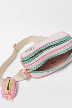 Zara Australia, Vinyl Bag, Colorful Bags, Cute Summer Outfits, Zara United States, Backpack Purse, Color Rosa, Pink Bag