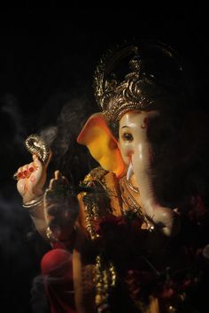 Ganesh Ji Aesthetic Pics, Ganpati Bappa Aesthetic Images, Ganesh Ji Aesthetic Wallpaper, Ganpati Black Background, Ganesha Asthetic Pic, Ganpati Photo Hd Aesthetic, Ganesh Black Wallpaper, Ganpati Bappa Asthetic Pic, Ganpati Aesthetic Wallpaper