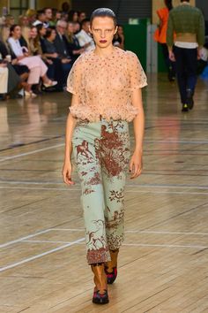 Molly Goddard Spring 2023 Ready-to-Wear Fashion Show | Vogue Autumn Fashion Work, Spring 23, Fashion Aesthetics, Katie Holmes