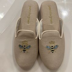 Patricia Green Bee Slippers. 100% Linen. Size 7. I Purchased From Boutique In Nyc Last Year Just Never Wore. Nwot. Bee Slippers, Green Shoes, Green Cream, Bee, Slippers, Size 7, Women Shoes, Boutique, Cream