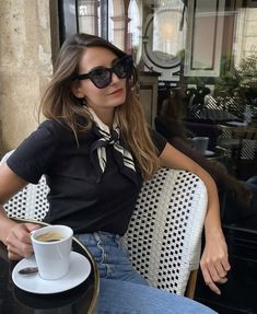 Scarf Outfit, Paris Mode, Summer Mood, Paris Outfits, Influencers Fashion, Parisian Chic, Travel Fashion, Looks Chic, 가을 패션