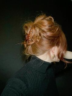 Prom Hairstyles Claw Clip, Ginger Updo Hairstyles, Hair Clipped Up, Red Hair Prom Hairstyles, Red Curled Hair, Ginger Updo, Ginger Hair Styles, Hairstyles With Hair Clips, Red Hair Updo