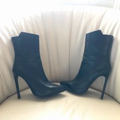 New Tony Bianco Frappe Black Leather Heeled Boot Comes In Original Box No Flaws Size 7 1/2 Heel Height 12cm Tony Bianco Boots, Tony Bianco Heels, Black Patent Boots, Chunky Heeled Boots, Patent Boots, Snakeskin Boots, Leather Heeled Boots, Tony Bianco, Black Heel Boots