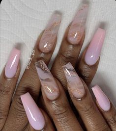 Nails Idea For Christmas, Nail Ideas Winter Colors, Pink Winter Acrylic Nails, Birthday Nails Coffin Classy, Purple Marble Nails Acrylic, Christmas Marble Nails, Marble Christmas Nails, Marble Ombre Nails Acrylic, Marble Purple Nails