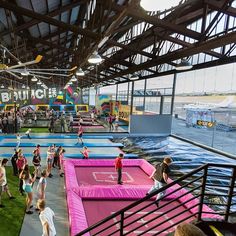 an indoor trampoline park with lots of people