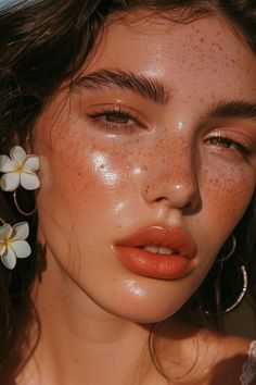 Pretty Summer Makeup, Summer Glow Aesthetic, Peachy Summer Makeup, Beach Aesthetic Makeup, Sunny Makeup Looks, Beach Inspired Makeup, Beach Makeup Ideas, Beach Glow Makeup, Summer Glow Makeup Look