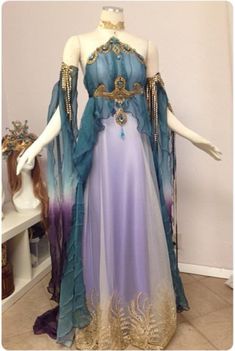 Different Wedding Dresses, Arabian Dress, Lily Potter, Royal Dresses, Family Tradition