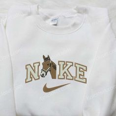 Nike x Brown Horse Embroidered Shirt: Custom Animal Design for Stylish Nike Shirt Horse Sweatshirts, Horse Hoodies, Cute Nike Outfits, Embroidered Shirts, Cute Country Outfits, Estilo Country, Custom Nike, Cute Shirt Designs, Brown Horse