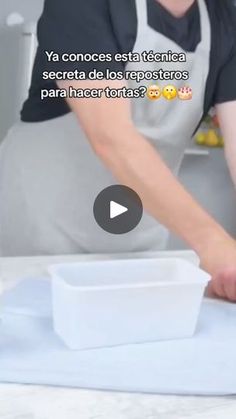 a woman in an apron is preparing food on a counter top with the words, ya conoces est afectificcia secreta de los repepitoros para haceros