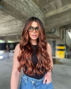 Dark Root Copper Hair, Auburn Babylights, Copper Babylights, Copper Balayage Brunette, Auburn Balayage, Ginger Hair Color, Invisible Lace, Hair Color Auburn, Penteado Cabelo Curto