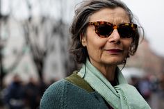 Age with style Cool Grandma, Mode Ab 50, The Sartorialist, Parisienne Chic, Ageless Beauty, Aging Beautifully, Aging Well