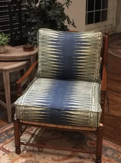 a chair sitting on top of a rug next to a table