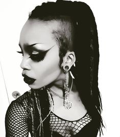 Trad Goth Black Women, Afro Punk Makeup Black Women, Afrofuturism Fashion, Goth Black Girls Aesthetic, Trad Goth Makeup Poc