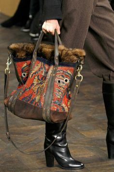 Bags Runway, Runway Bags, Ralph Lauren Runway, Ralph Lauren Fall, Designer Ralph Lauren, Fall Handbags, Ralph Lauren Style, Carpet Bag