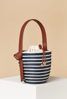 Full Breton Lunchpail – Cesta Collective Rwanda Africa, Lunch Pail, Straw Bags, Nautical Fashion, Basket Bag, Women Artisans, Small Handbags, Sustainable Materials, Nappa Leather