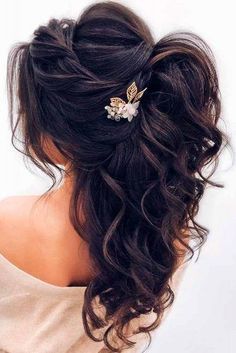 A loose waves braided half up half down wedding hair look. Vows Examples, Wedding Hairstyles For Women, Diy Ponytail, Hairstyles Bride, Wedding Hacks, Wedding Updos, Evening Hairstyles, Wedding Hairstyles Bride, Long Hair Wedding Styles