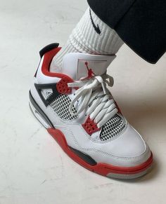 Jeans And Sneakers Outfit, Nike Jordan 4, Givenchy Boots, White Sneakers Outfit, Sneaker Nike, Air Jordan 4