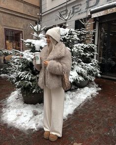 Mountain Outfits Winter, Vienna Winter Outfit, Fuzzy Coat Outfit, Russia Outfit, Winter Reference, Mountain Outfit Winter, Platform Outfits, Japan Outfit Winter, Winter Lounge Wear