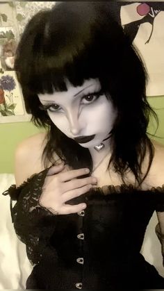 Goth Pfp Discord, Trad Goth Hair, Goth Corset Outfit, Goth Lips, Goth People, Alt People, Cesar Torres