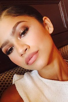 Zendaya Makeup, Ball Makeup, Mally Beauty, Kiss Makeup, Brow Makeup, Makeup Goals, Celebrity Makeup, Teen Vogue, Neutral Palette