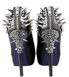 Le Ruthie Davis Spike Shoes Kim Kardashian Shoes, Mode Shoes, Studs And Spikes, Runway Shoes, Camp Style, Studded Heels, Spike Heels