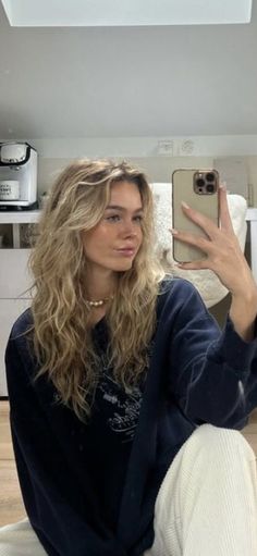 Haircut Layers Wavy Hair, Wavy Hair Lots Of Layers, Thick Wavy Hair With Layers, 90s Layered Hair Curly, Wavy Haircut Women, Natural Wavy Hair With Layers, Face Framing Layers On Wavy Hair, Long Hair Cuts With Layers Wavy