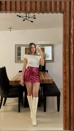 Emma Outfits, Trending Clothes, Trendy Christmas Outfits, Outfits Vintage, Mini Skirt Dress, Outfit Christmas, Girls In Mini Skirts, Spring Outfits Casual, Bollywood Fashion